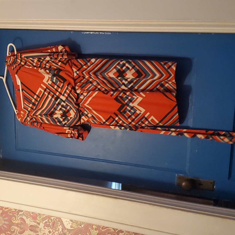 Jessica Simpson size Medium Orange with blue and white patterns